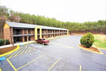 columbus inn and suites