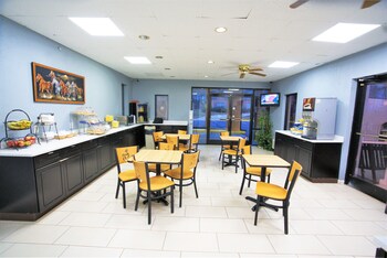 columbus inn and suites