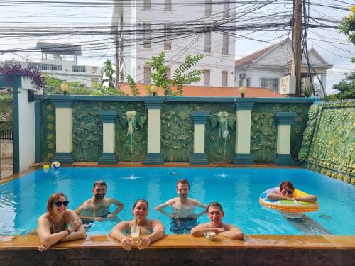 the place hostel and pool bar