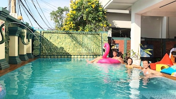 the place hostel and pool bar