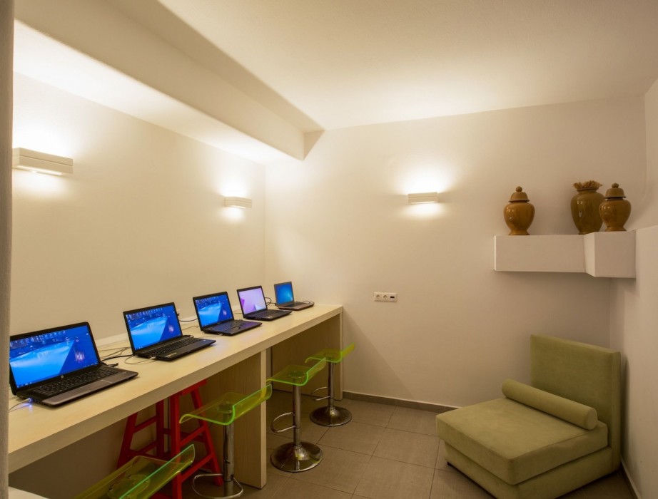 artemoulas studios