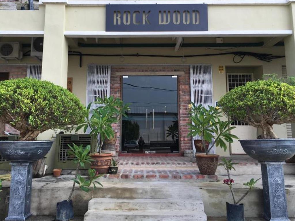 rock wood hotel