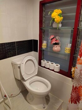 adchara mansion hostel