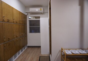 mariya lady hostel at suvarnabhumi airport female only