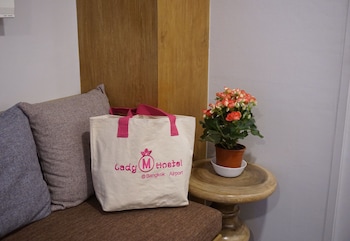 mariya lady hostel at suvarnabhumi airport female only