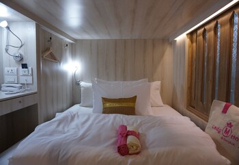 mariya lady hostel at suvarnabhumi airport female only