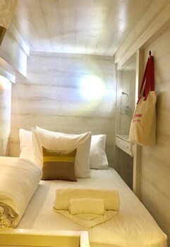 mariya lady hostel at suvarnabhumi airport female only