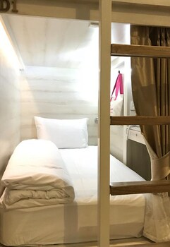 mariya lady hostel at suvarnabhumi airport female only