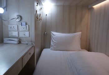 mariya lady hostel at suvarnabhumi airport female only