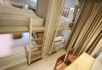 mariya lady hostel at suvarnabhumi airport female only