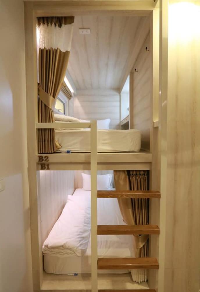 mariya lady hostel at suvarnabhumi airport female only