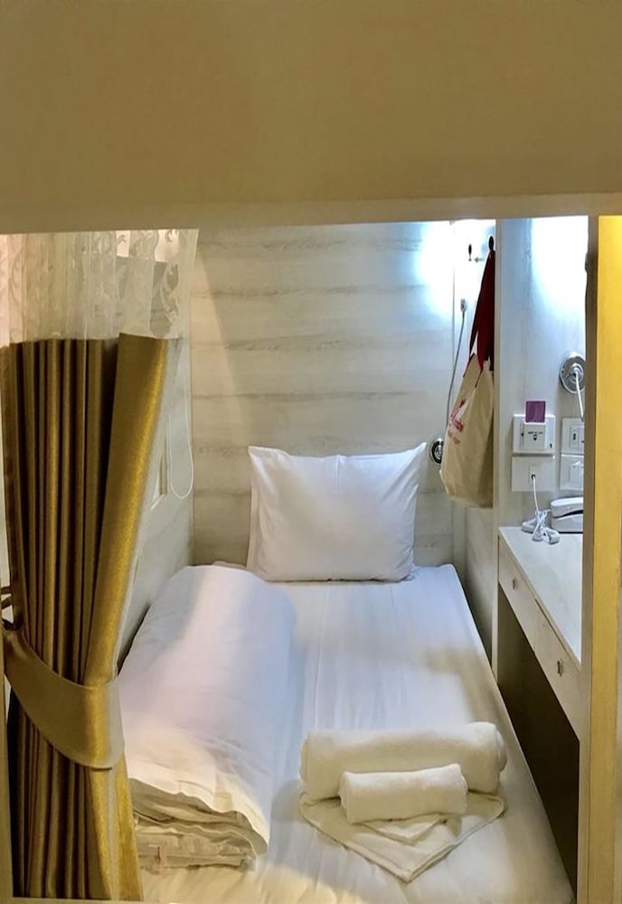 mariya lady hostel at suvarnabhumi airport female only