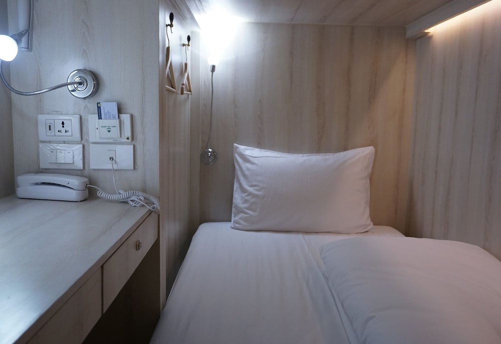 mariya lady hostel at suvarnabhumi airport female only