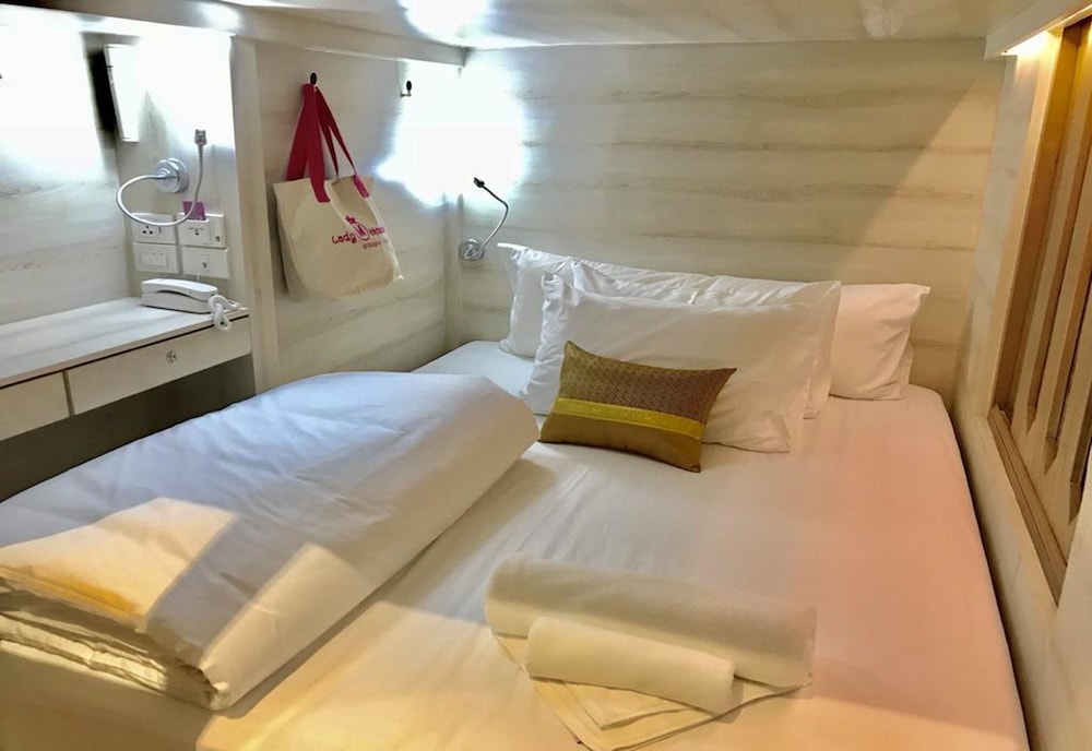 mariya lady hostel at suvarnabhumi airport female only