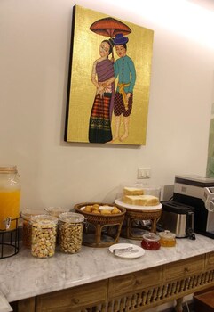 mariya lady hostel at suvarnabhumi airport female only