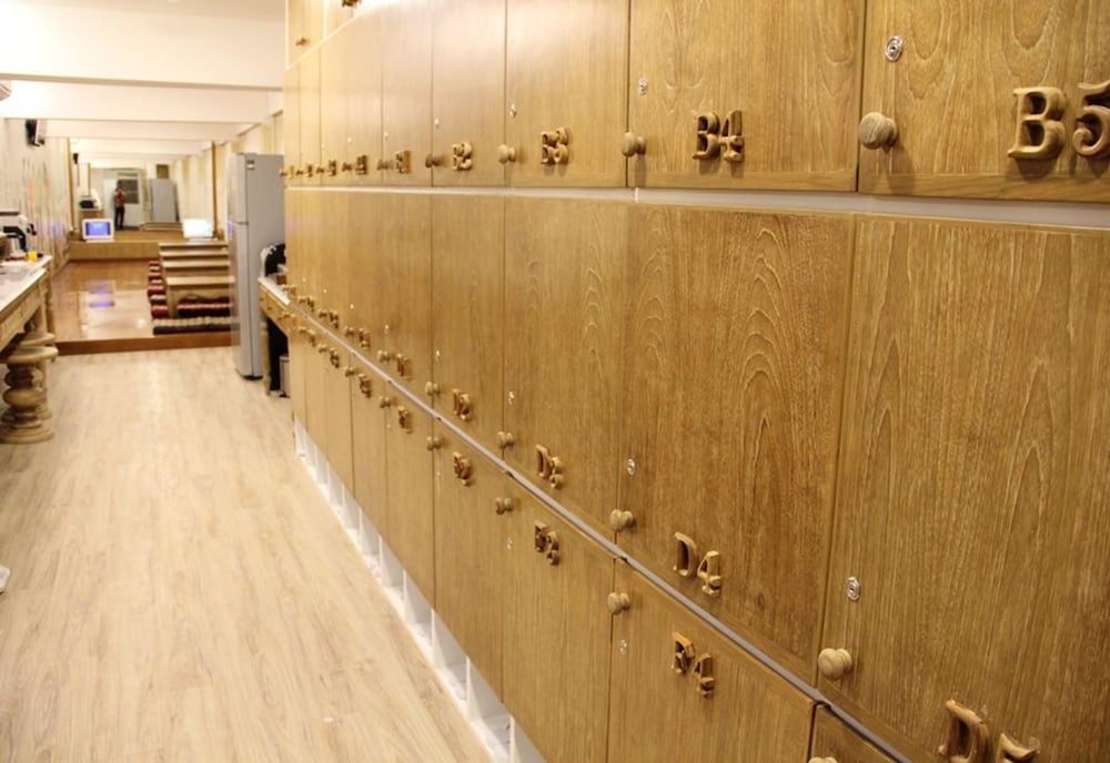 mariya lady hostel at suvarnabhumi airport female only