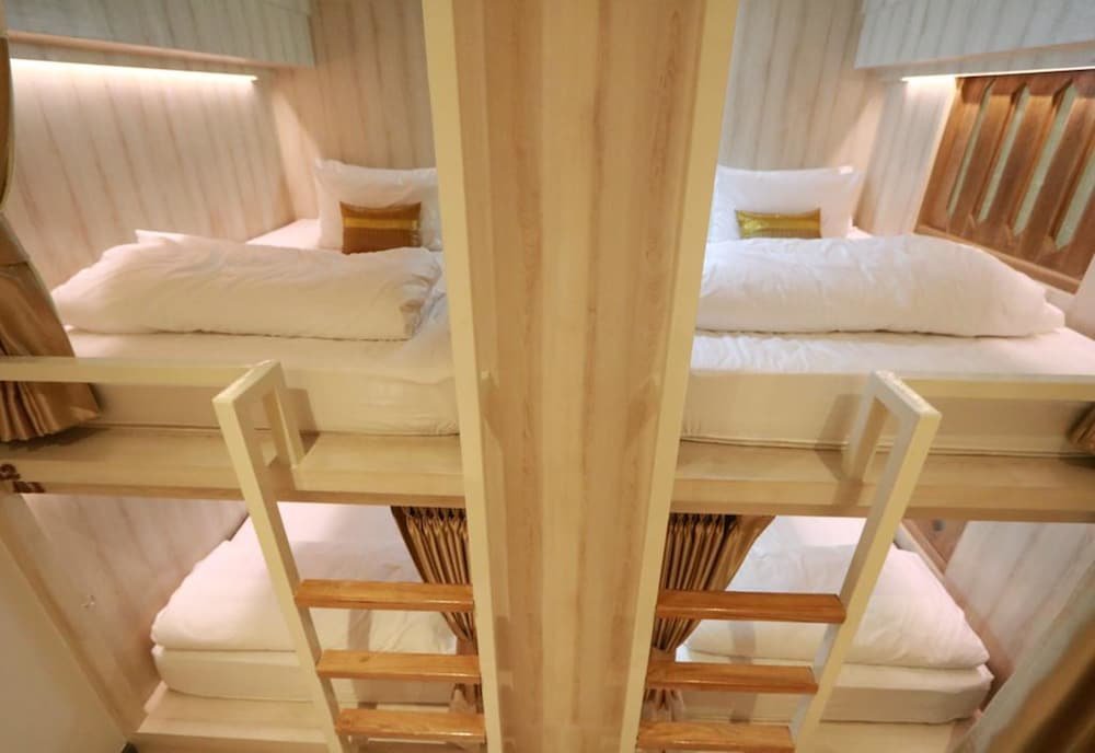 mariya lady hostel at suvarnabhumi airport female only