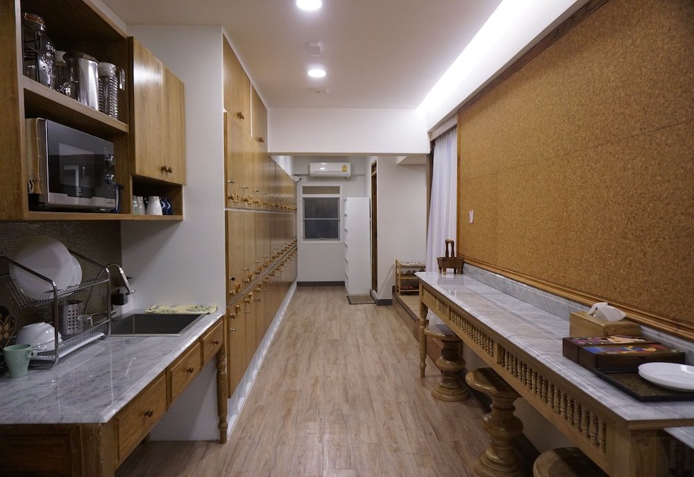 mariya lady hostel at suvarnabhumi airport female only