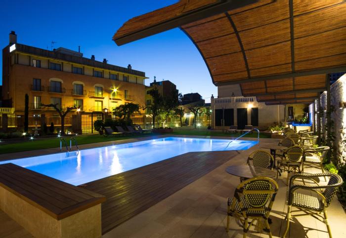 apartamentos sant jordi montbrio