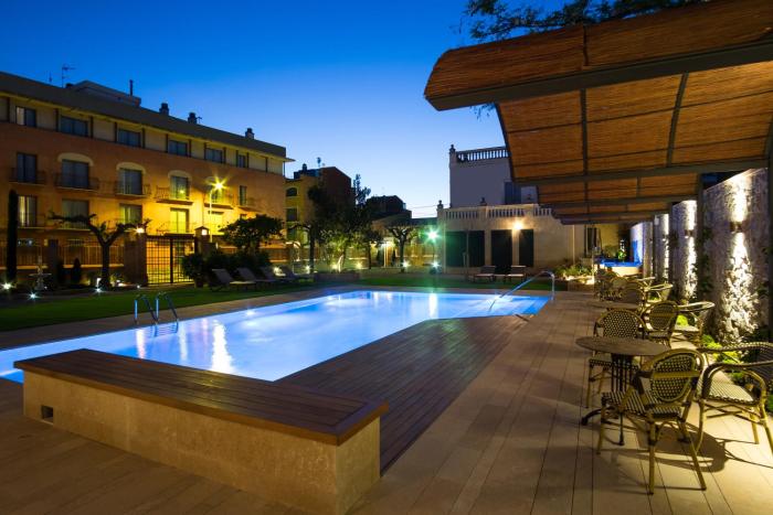 apartamentos sant jordi montbrio