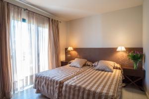 apartamentos sant jordi montbrio