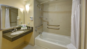 Holiday Inn Express Hotel & Suites Cookeville By Ihg,Monterey>>Cookeville,3 star