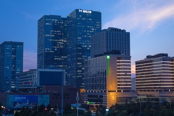 Holiday Inn Express Zhengzhou Zhengdong, An Ihg Hotel,Henan>>Zhengzhou,3 star