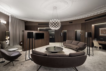 bank hotel