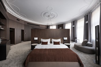 bank hotel