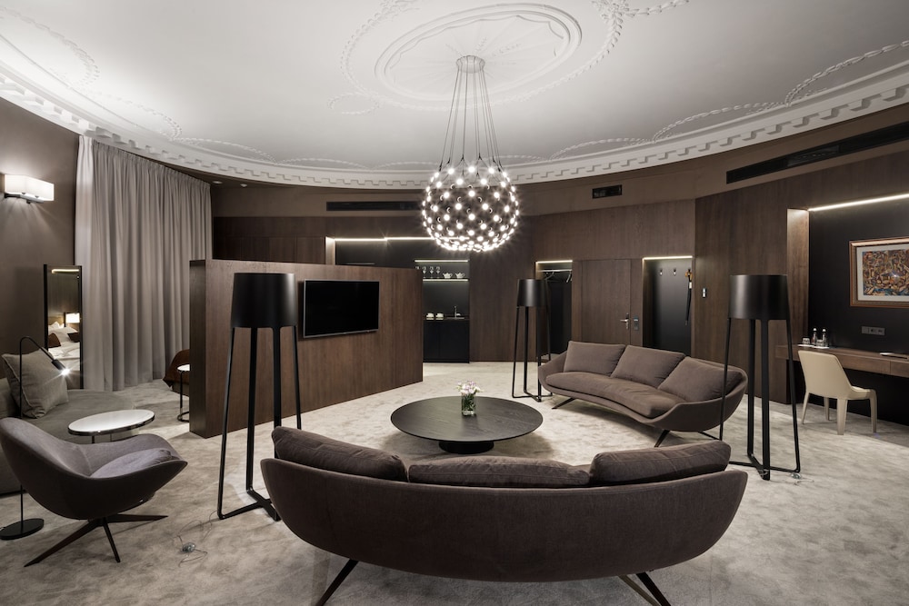 bank hotel