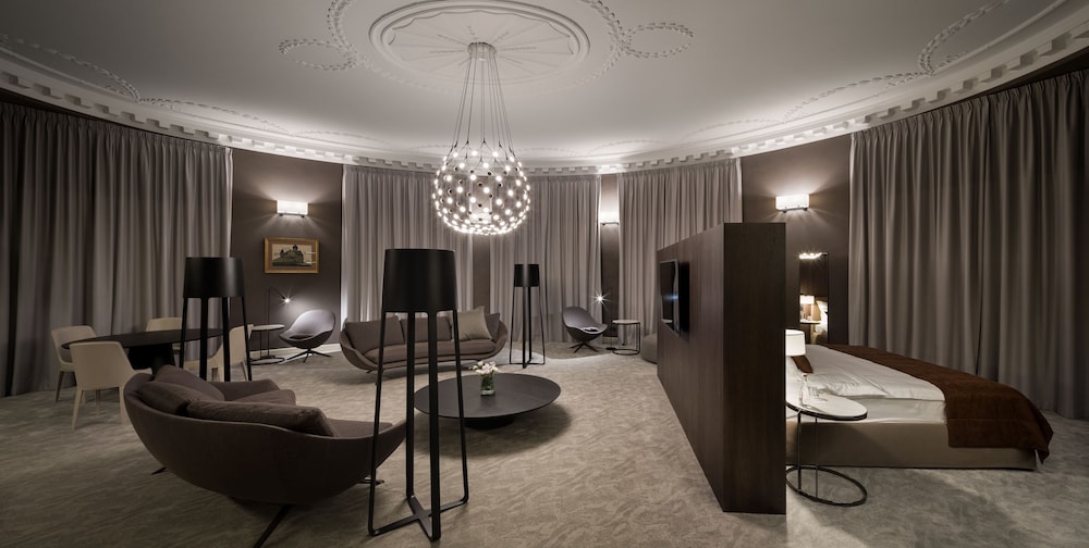 bank hotel