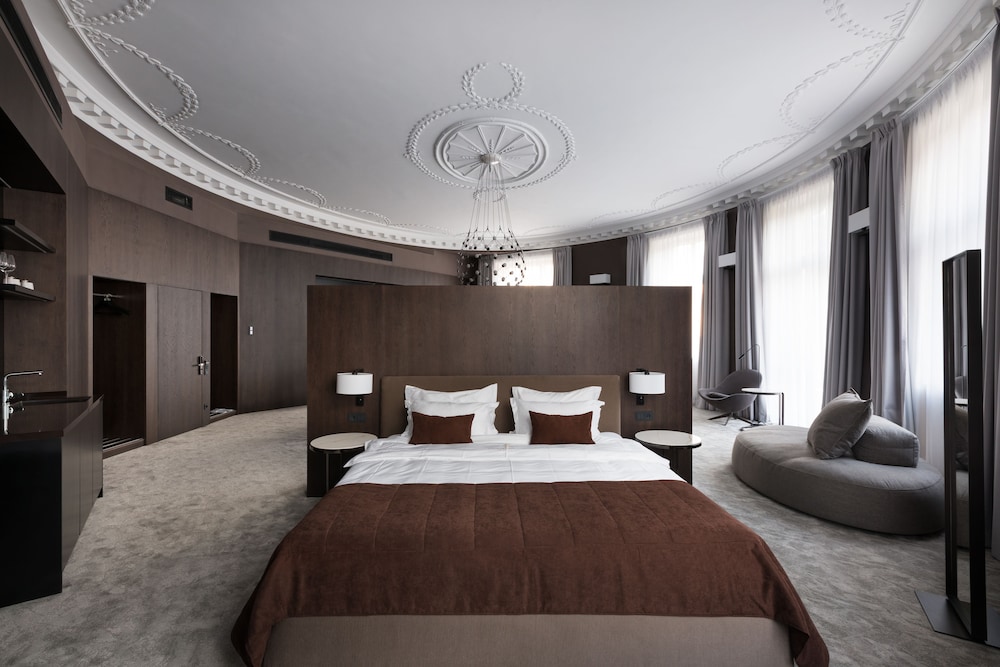 bank hotel