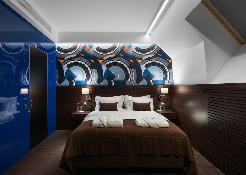 bank hotel