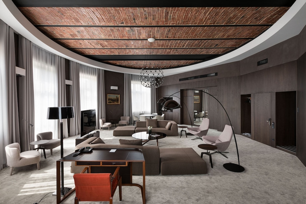 bank hotel