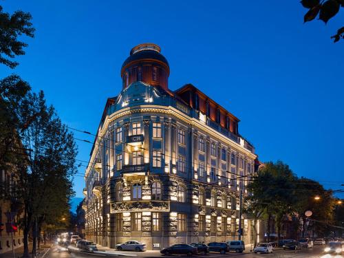 bank hotel
