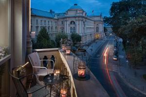 bank hotel