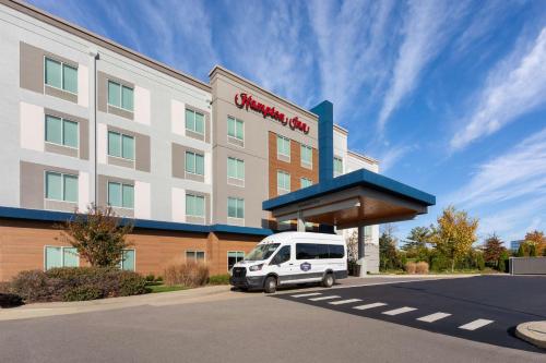 hampton inn nashville airport century place tn