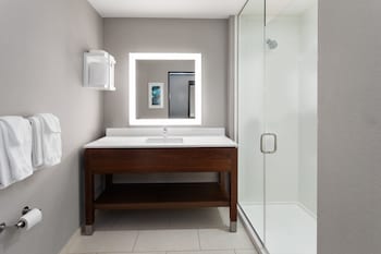 hampton inn nashville airport century place tn