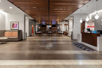 hampton inn nashville airport century place tn