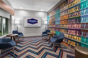 hampton inn nashville airport century place tn