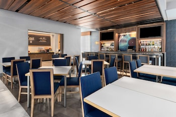 hampton inn nashville airport century place tn