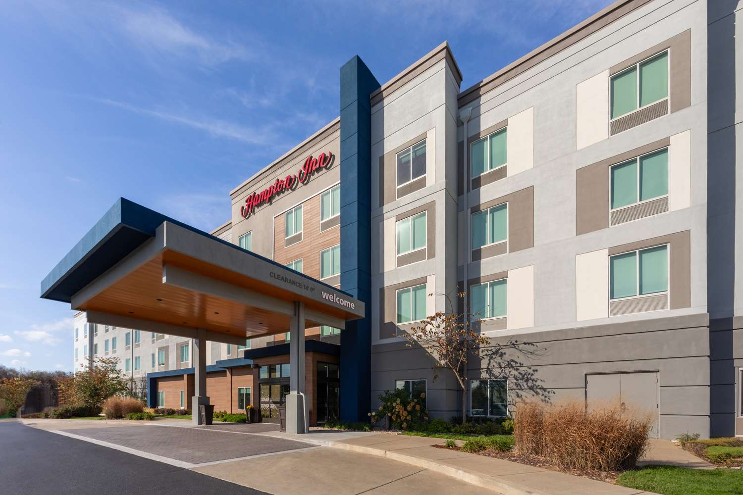 hampton inn nashville airport century place tn