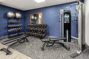 hampton inn nashville airport century place tn