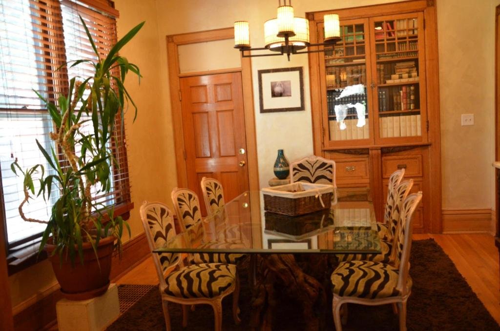 Off Broadway B&B,Illiterate Media>>Denver,4 star