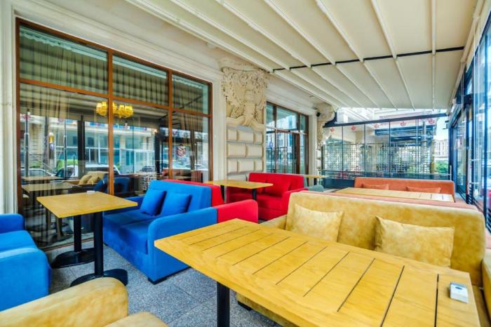 mensen hotel baku