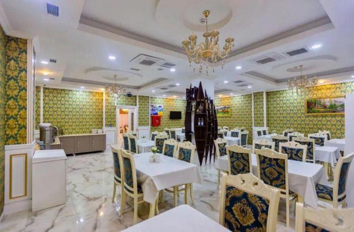 mensen hotel baku
