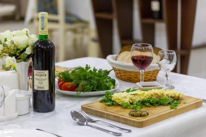 mensen hotel baku