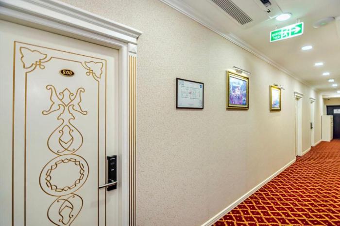 mensen hotel baku