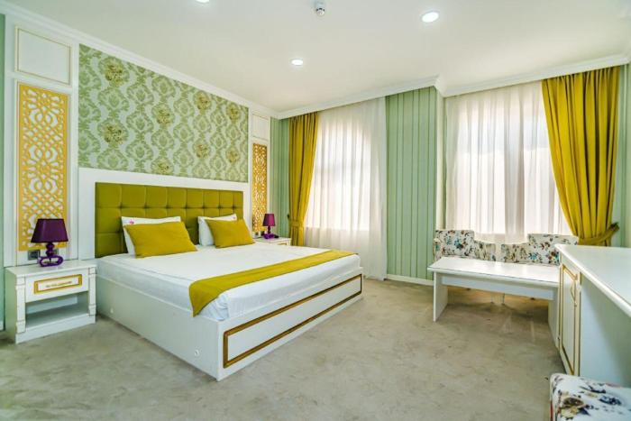 mensen hotel baku