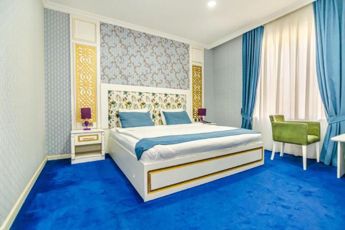 mensen hotel baku